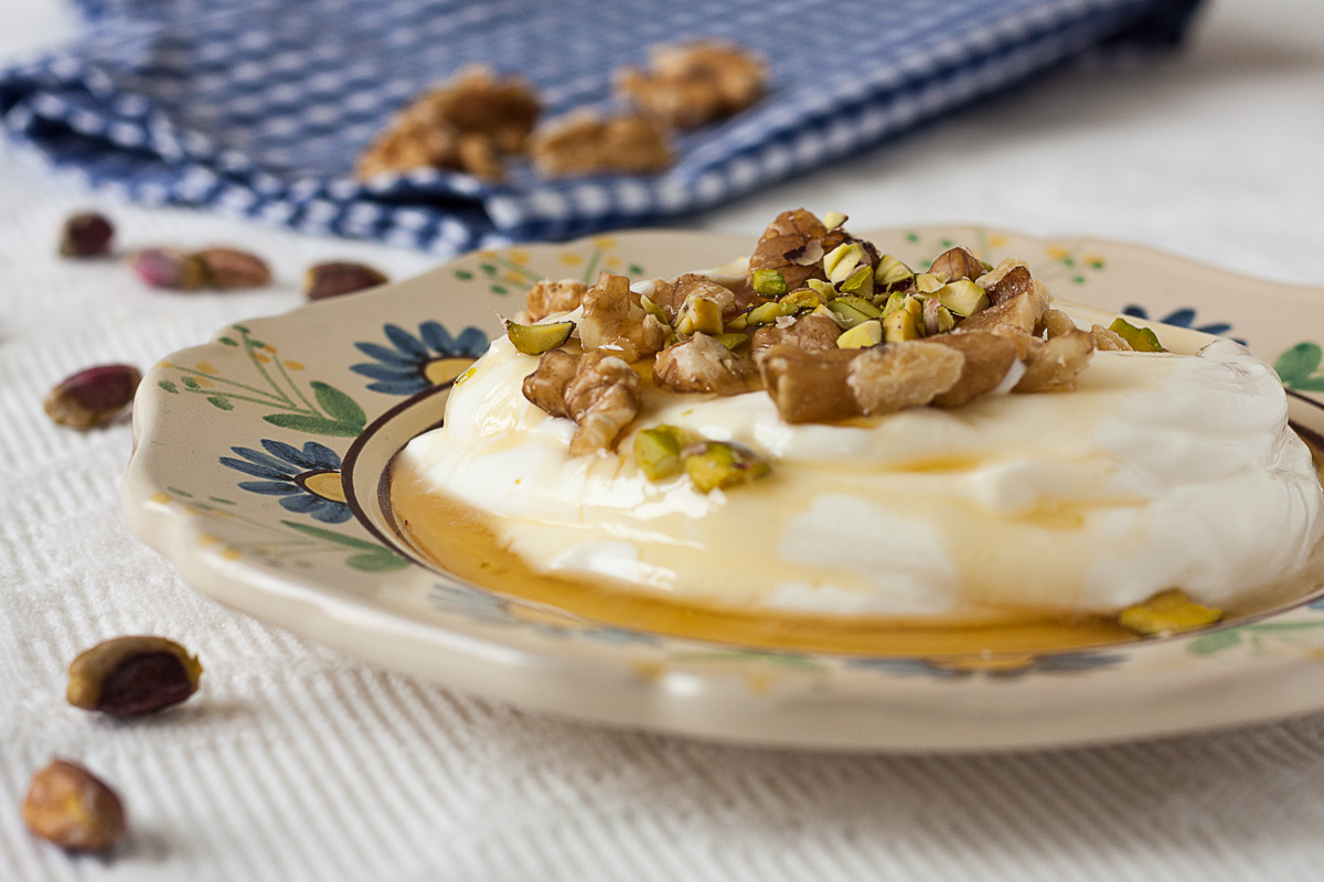 Yogur de leche de oveja de Krk con miel