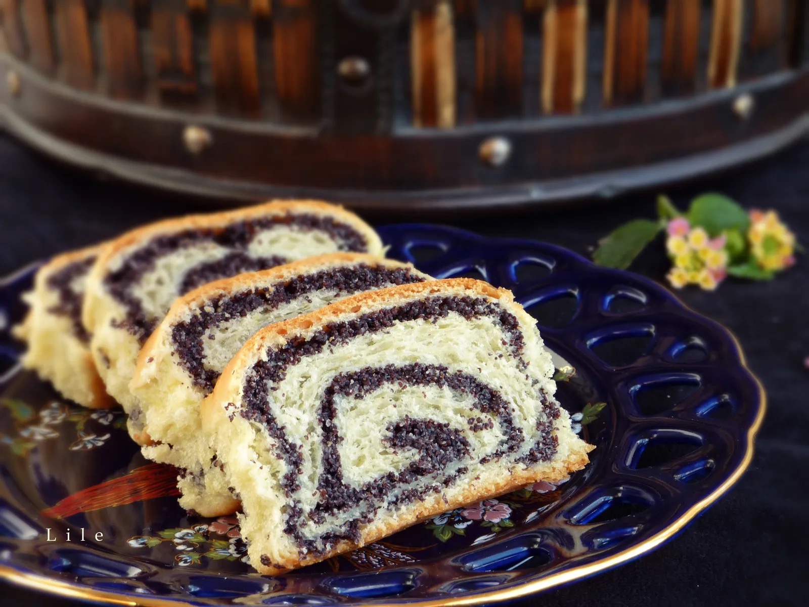 Makovnjača (Poppy Seed Roll)